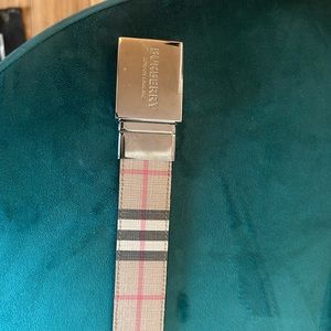 Men’s Burberry Belt size 42 NEVER WORN